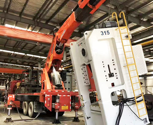 通山附近随车吊出租，轻松解决运输难题