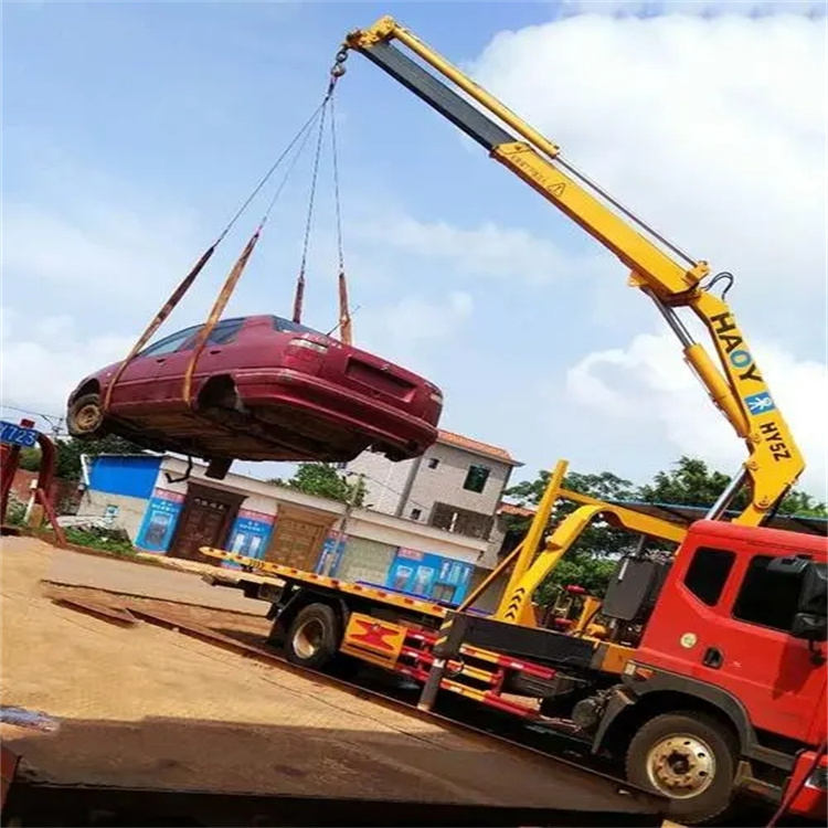 通山吊车吊汽车的正确方法